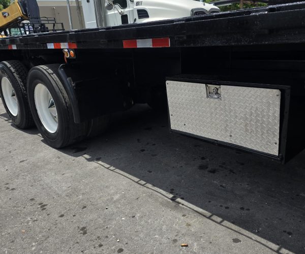 1998 INTERNATIONAL DT466 FLAT BED 26FT TANDEM 018
