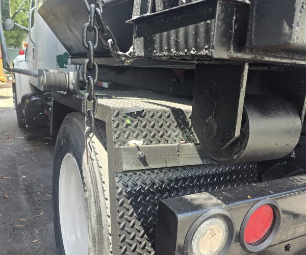 1998 INTERNATIONAL ROLL-OFF TRUCK WITH 12 FT BIN 003