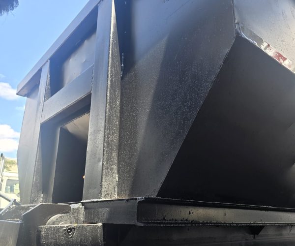 1998 INTERNATIONAL ROLL-OFF TRUCK WITH 12 FT BIN 008