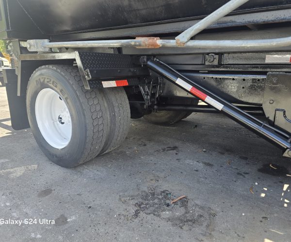 1998 INTERNATIONAL ROLL-OFF TRUCK WITH 12 FT BIN 014