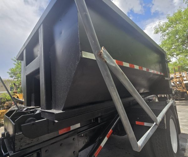 1998-INTERNATIONAL-ROLL-OFF-TRUCK-WITH-12-FT-BIN-018