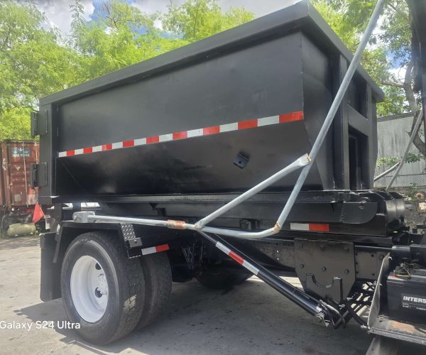 1998-INTERNATIONAL-ROLL-OFF-TRUCK-WITH-12-FT-BIN-021