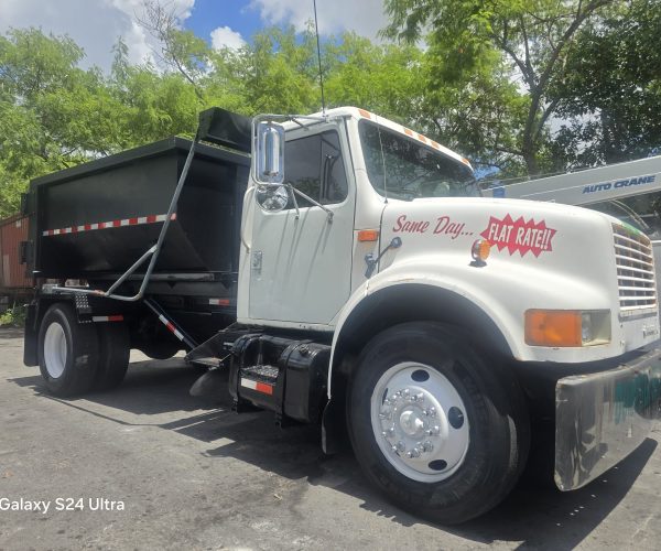 1998-INTERNATIONAL-ROLL-OFF-TRUCK-WITH-12-FT-BIN-023