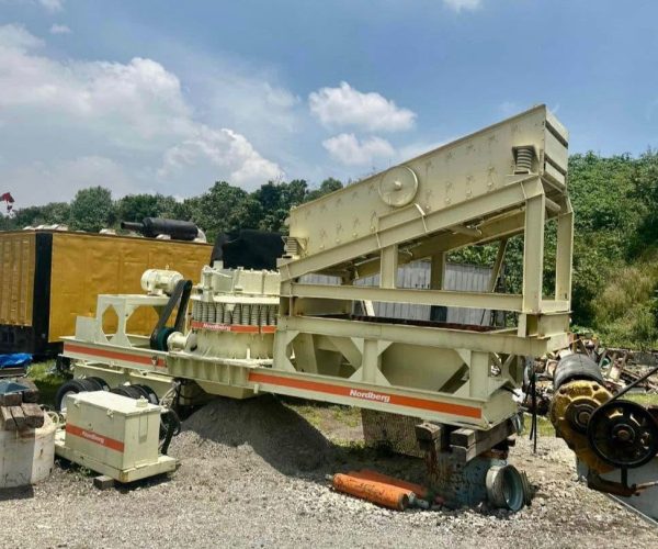 1998 SYMONS CONE CRUSHER WITH SCREEN 001