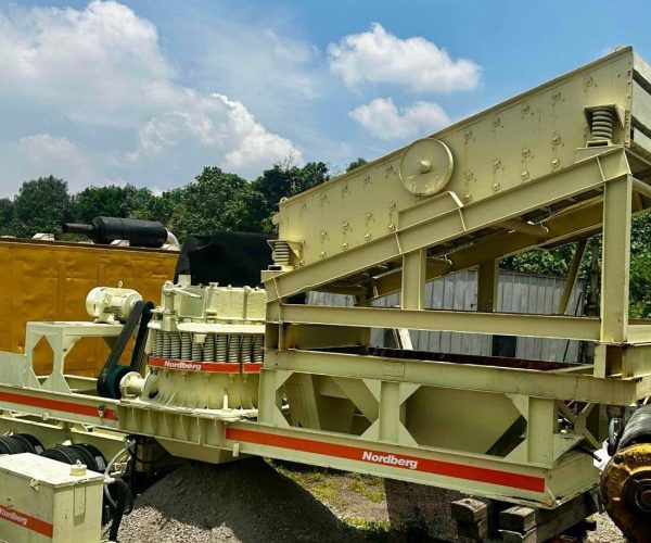 1998 SYMONS CONE CRUSHER WITH SCREEN 002