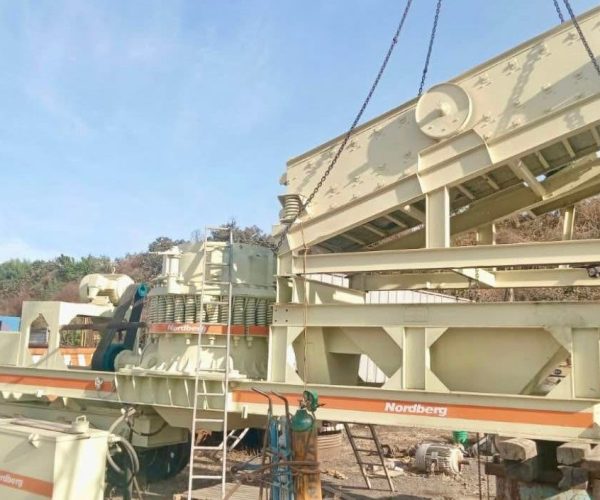 1998 SYMONS CONE CRUSHER WITH SCREEN 003