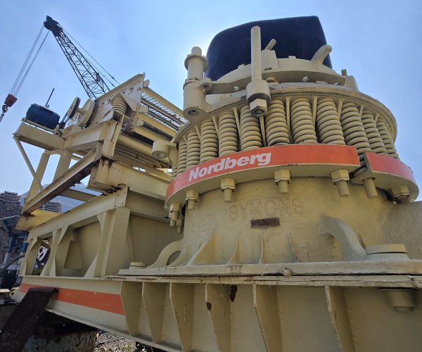 1998 SYMONS CONE CRUSHER WITH SCREEN 009