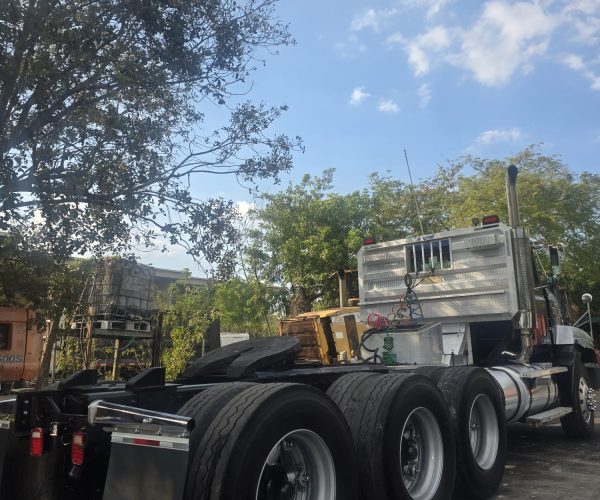 1999 MACK CL DAYCAB TRI-AXLE WITH WET LINE KIT & DOUBLE FRAME 003