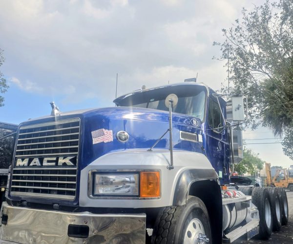 1999 MACK CL DAYCAB TRI-AXLE WITH WET LINE KIT & DOUBLE FRAME 004