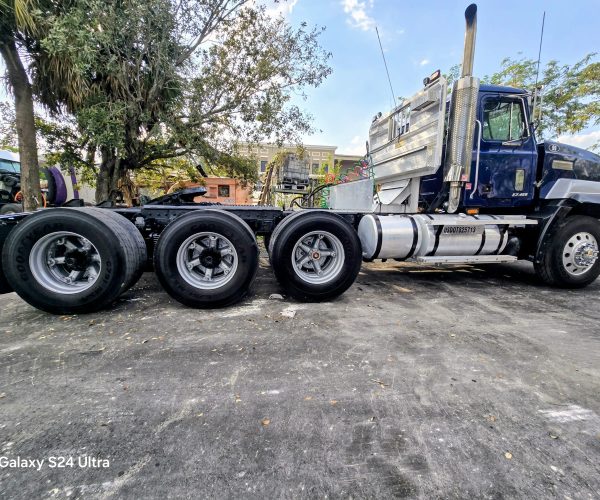 1999 MACK CL DAYCAB TRI-AXLE WITH WET LINE KIT & DOUBLE FRAME 005