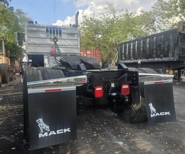 1999 MACK CL DAYCAB TRI-AXLE WITH WET LINE KIT & DOUBLE FRAME 007