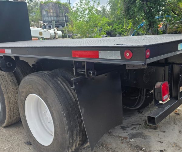 1999 STERLING FLAT BET 18FT LENGTH DOUBLE CHASSIS 46.000 LB REAR AXLE 20.000 FRONT AXLE 004