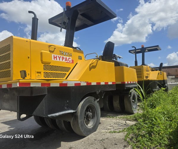 2 PNEUMATIC TIRE ROLLERS 2004 HYPAC C530AH & 2005 BOMAG 002