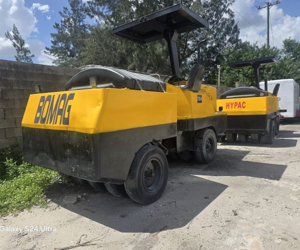 2 PNEUMATIC TIRE ROLLERS 2004 HYPAC C530AH & 2005 BOMAG 003