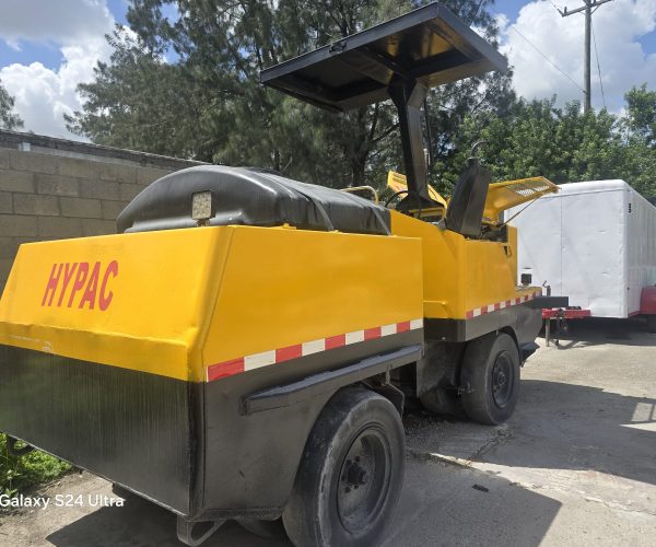 2 PNEUMATIC TIRE ROLLERS 2004 HYPAC C530AH & 2005 BOMAG 005