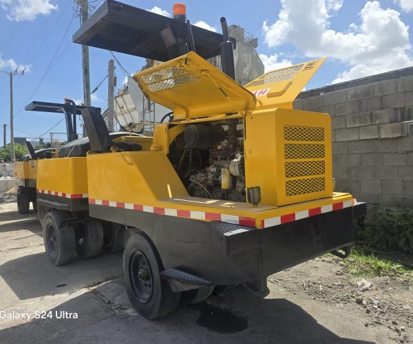 2 PNEUMATIC TIRE ROLLERS 2004 HYPAC C530AH & 2005 BOMAG 006