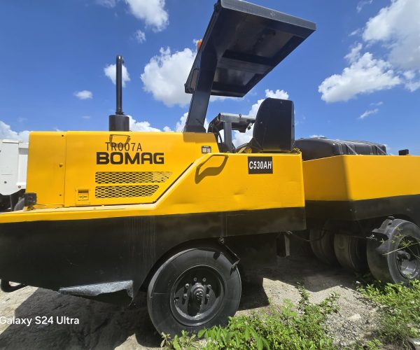 2 PNEUMATIC TIRE ROLLERS 2004 HYPAC C530AH & 2005 BOMAG 007