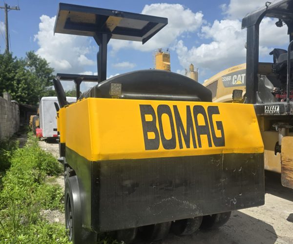 2 PNEUMATIC TIRE ROLLERS 2004 HYPAC C530AH & 2005 BOMAG 009