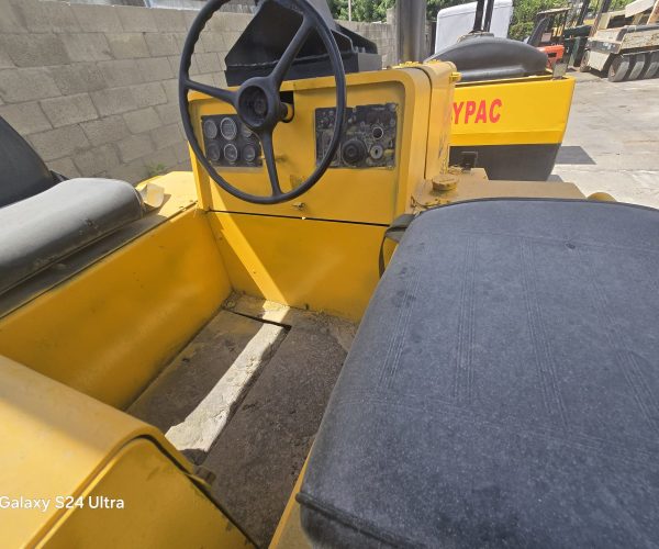 2 PNEUMATIC TIRE ROLLERS 2004 HYPAC C530AH & 2005 BOMAG 011