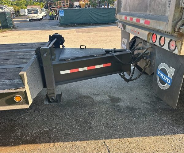 2000 MCVE 25 TON EQUIPMENT TRAILER WITH HYDRAULIC 007