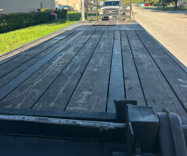 2000 MCVE 25 TON EQUIPMENT TRAILER WITH HYDRAULIC 008