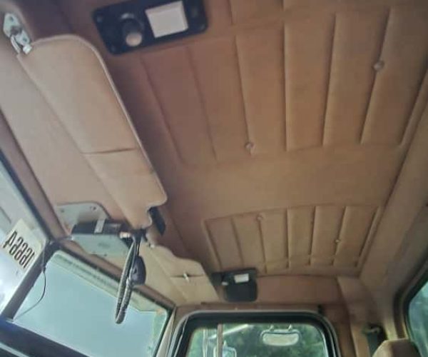 2000 PETERBILT 357 DUMP TRUCK SPREADER THIRD 011