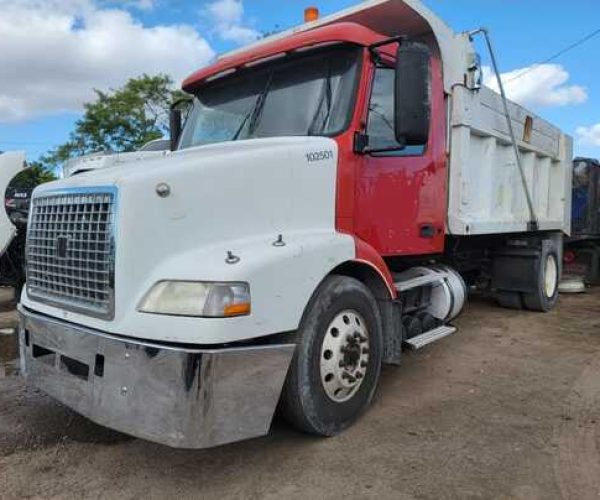 2000 VOLVO DUMP TRUCK SINGLE AXLE 002