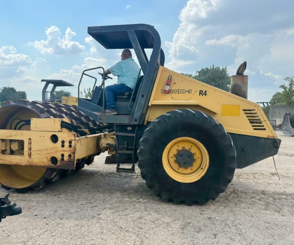 2001 BOMAG BW211 PD-3 SHEEP FOOT ROLLER COMPACTOR 005