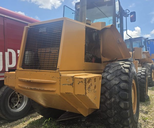2001 CASE 621B XT & 2002 CASE WHEELS LOADERS CAB 004