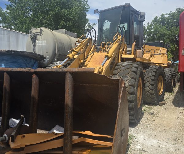 2001 CASE 621B XT & 2002 CASE WHEELS LOADERS CAB 009