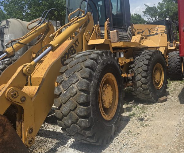 2001 CASE 621B XT & 2002 CASE WHEELS LOADERS CAB 010