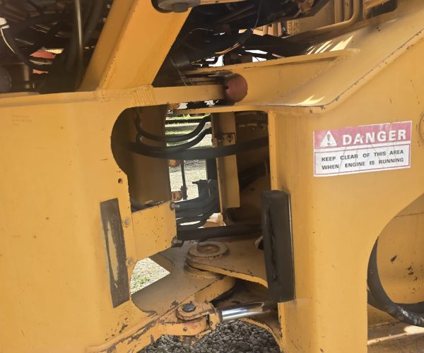 2001 CASE 621B XT & 2002 CASE WHEELS LOADERS CAB 017