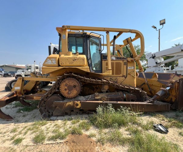 2001 CATERPILLAR D6R ENCLOSED CAB WITH RIPPER 001