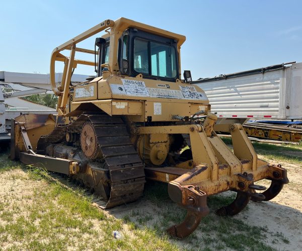 2001 CATERPILLAR D6R ENCLOSED CAB WITH RIPPER 004