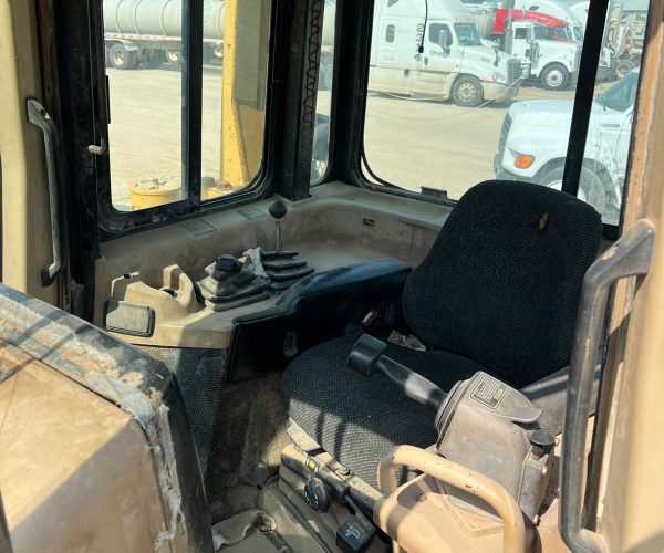 2001 CATERPILLAR D6R ENCLOSED CAB WITH RIPPER 005