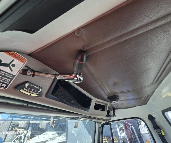 2001 INTERNATIONAL 4900 ALTEC D945 D946 POLE DIGGER DERRICK 014