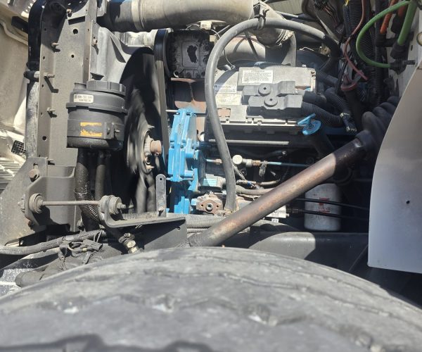 2001 INTERNATIONAL 4900 ALTEC D945 D946 POLE DIGGER DERRICK 018