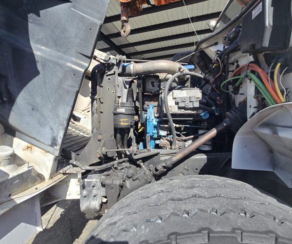 2001 INTERNATIONAL 4900 ALTEC D945 D946 POLE DIGGER DERRICK 020