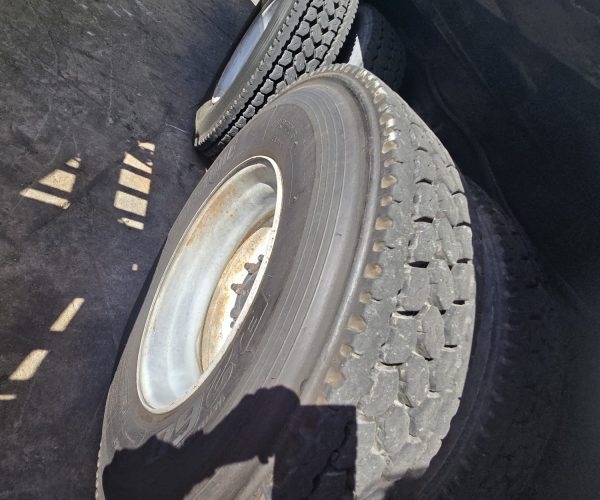 2001 INTERNATIONAL 4900 ALTEC D945 D946 POLE DIGGER DERRICK 021