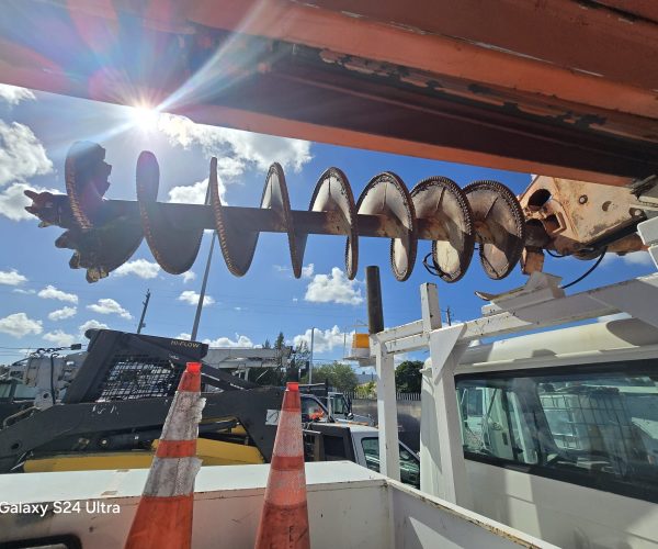 2001 INTERNATIONAL 4900 ALTEC D945 D946 POLE DIGGER DERRICK 022