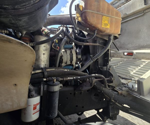 2001 INTERNATIONAL 4900 ALTEC D945 D946 POLE DIGGER DERRICK 023