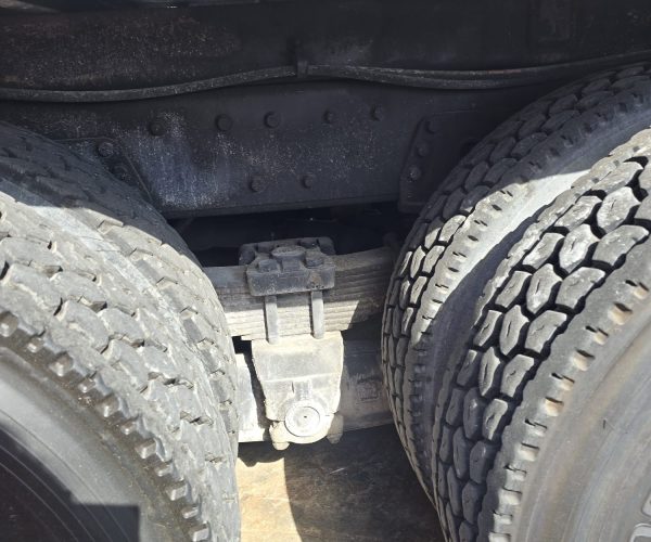 2001 INTERNATIONAL 4900 ALTEC D945 D946 POLE DIGGER DERRICK 024