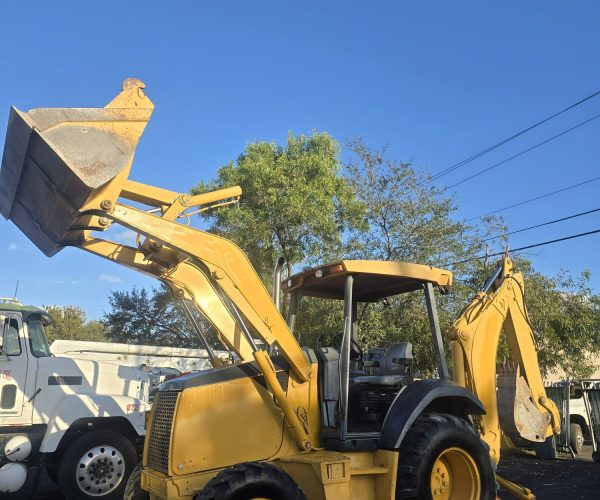 2001 JOHN DEERE SG BACKHOE OPEN CAB 4X4 001