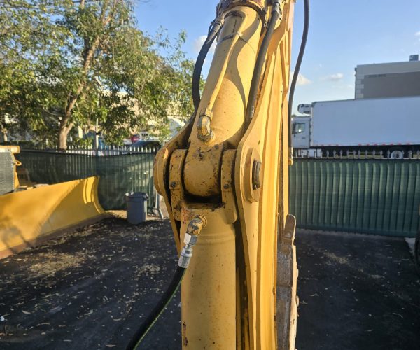 2001 JOHN DEERE SG BACKHOE OPEN CAB 4X4 005