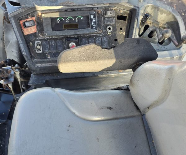 2001 JOHN DEERE SG BACKHOE OPEN CAB 4X4 007