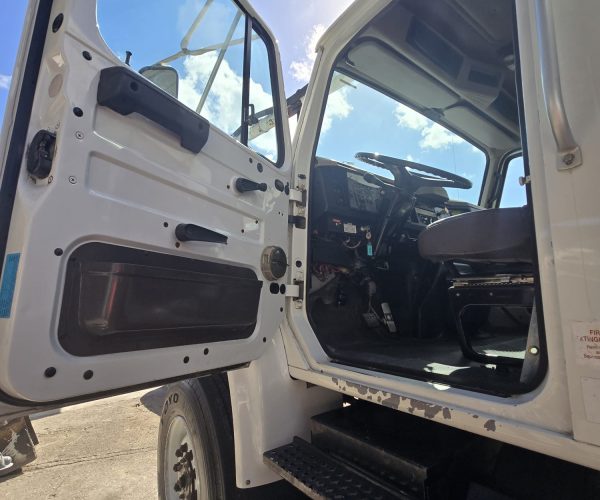 2001 PRESSURE DIGGER ALTEC HD-H 35 MOUNTED ON 2001 4900 INTERNATIONAL 011