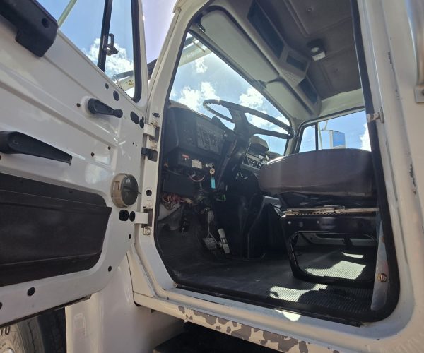 2001 PRESSURE DIGGER ALTEC HD-H 35 MOUNTED ON 2001 4900 INTERNATIONAL 012