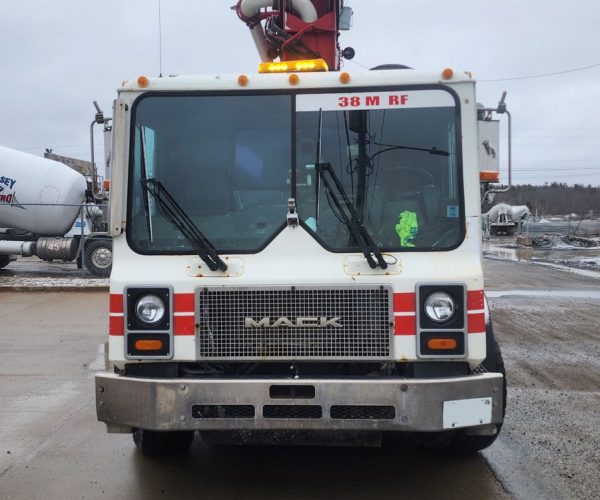 2001 PUTZMEISTER CONCRETE PUMP 38M MOUNTED ON A 2002 MACK 002