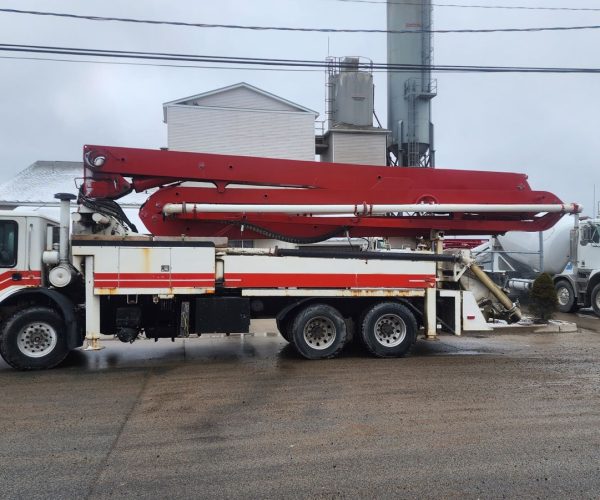 2001 PUTZMEISTER CONCRETE PUMP 38M MOUNTED ON A 2002 MACK 003