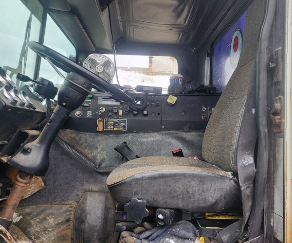 2001 PUTZMEISTER CONCRETE PUMP 38M MOUNTED ON A 2002 MACK 006